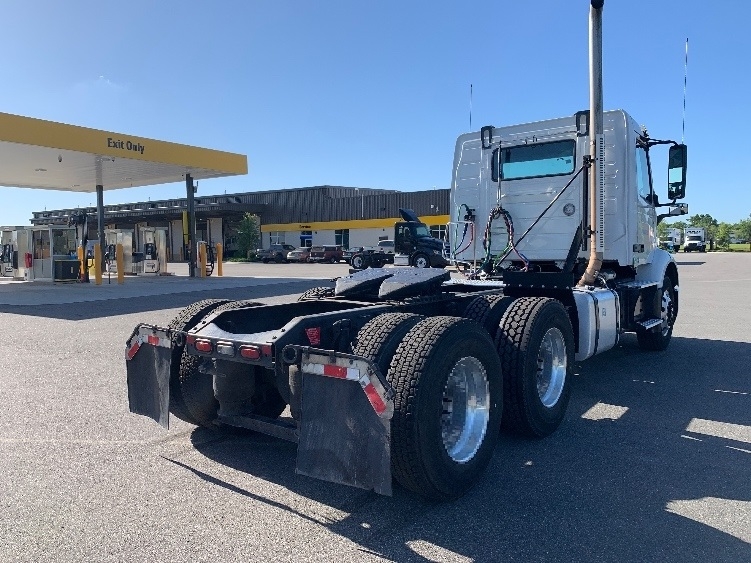2019 Volvo VNR 640 in Ocala, FL — photo 7