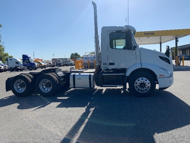 2019 Volvo VNR 640 in Ocala, FL — photo 8
