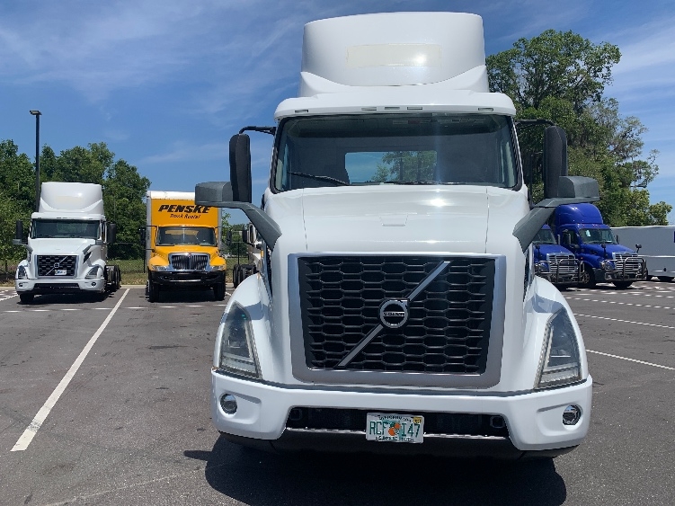 2019 Volvo VNR 640 in Ocala, FL — photo 2