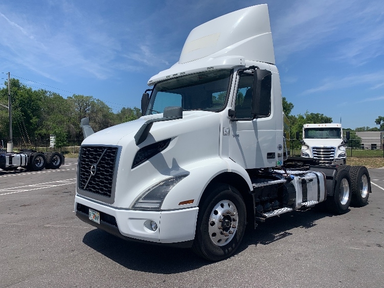2019 Volvo VNR 640 in Ocala, FL — photo 3