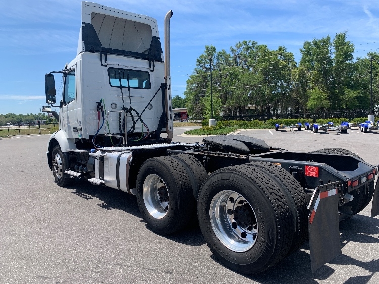 2019 Volvo VNR 640 in Ocala, FL — photo 5