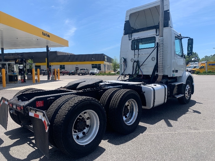 2019 Volvo VNR 640 in Ocala, FL — photo 7