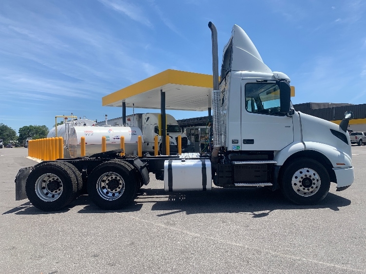 2019 Volvo VNR 640 in Ocala, FL — photo 8