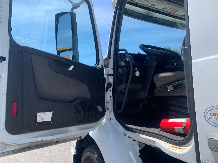 2019 Volvo VNR 640 in Ocala, FL — photo 9