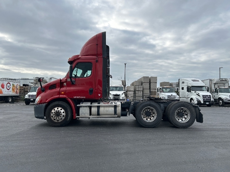 2018 Freightliner Cascadia in Gilroy, CA — photo 4