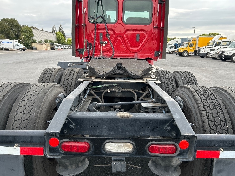 2018 Freightliner Cascadia in Gilroy, CA — photo 6