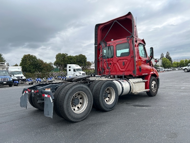 2018 Freightliner Cascadia in Gilroy, CA — photo 7