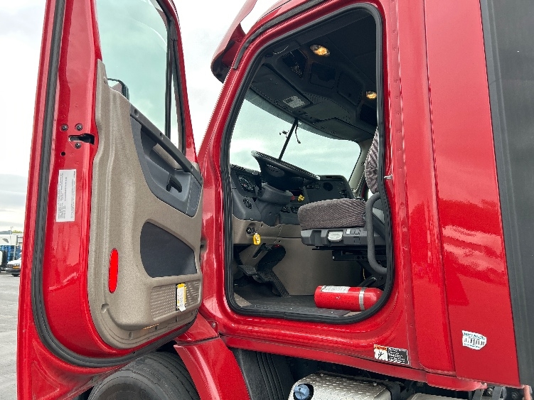 2018 Freightliner Cascadia in Gilroy, CA — photo 9