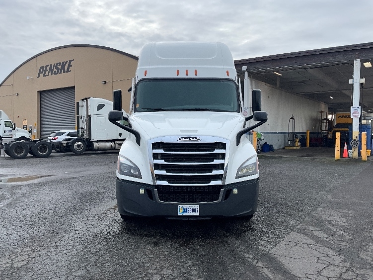 2023 Freightliner Cascadia in Lacey, WA — photo 2
