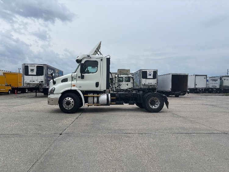 2017 Freightliner Cascadia in Hammond, LA — photo 4