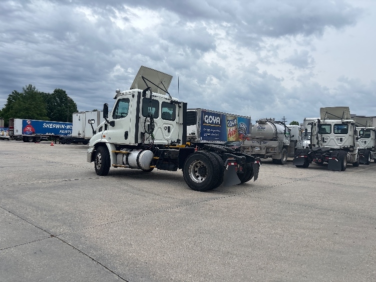 2017 Freightliner Cascadia in Hammond, LA — photo 5