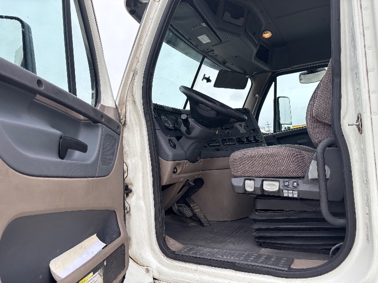 2017 Freightliner Cascadia in Hammond, LA — photo 9