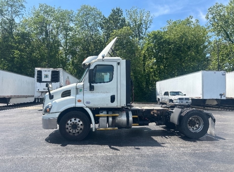 2017 Freightliner Cascadia in Louisville, KY — photo 4