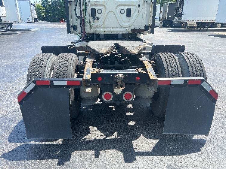 2017 Freightliner Cascadia in Louisville, KY — photo 6