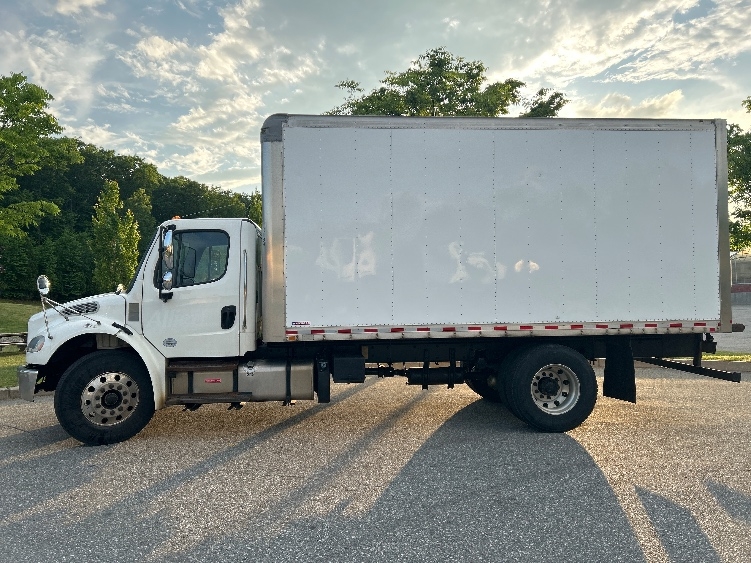 2018 Freightliner eM2 in Fitchburg, MA — photo 4