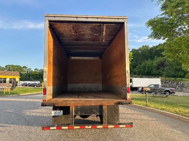 2018 Freightliner eM2 in Fitchburg, MA — photo 8
