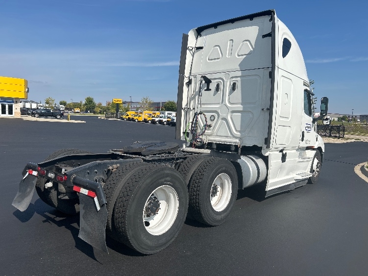 2023 Freightliner Cascadia in Wichita, KS — photo 7