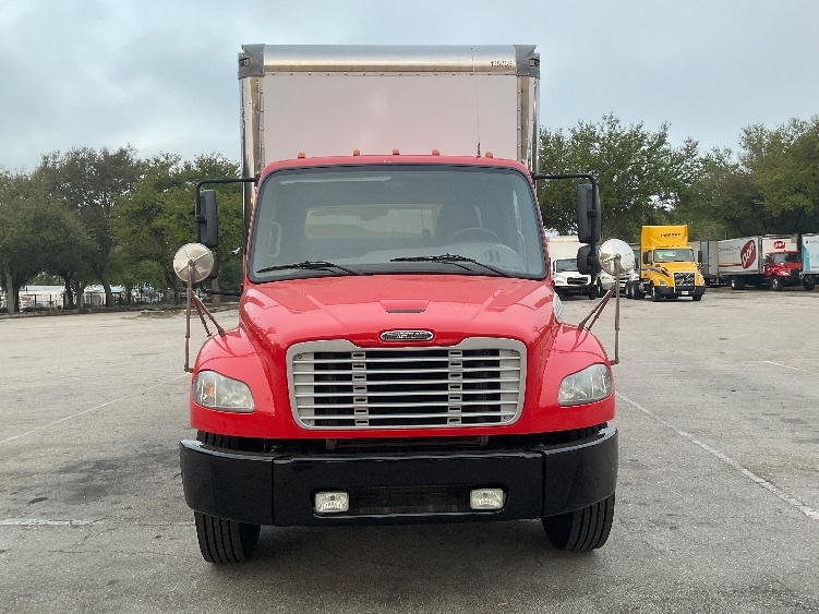 2018 Freightliner M2 106 in Tampa, FL — photo 2