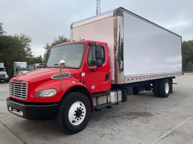 2018 Freightliner M2 106 in Tampa, FL — photo 3