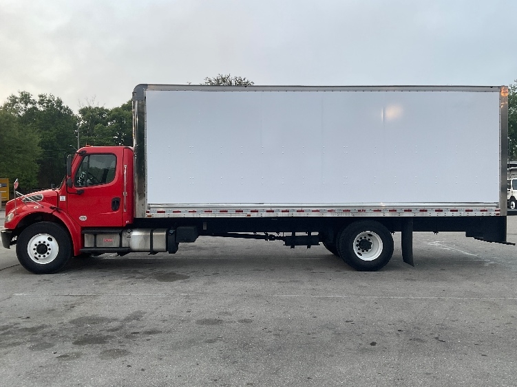 2018 Freightliner M2 106 in Tampa, FL — photo 4