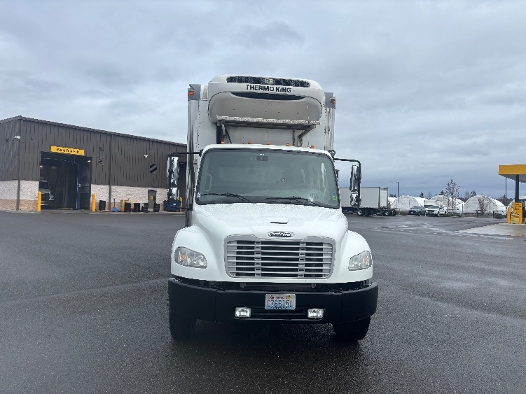 2018 Freightliner M2 106 in Everett, WA — photo 2