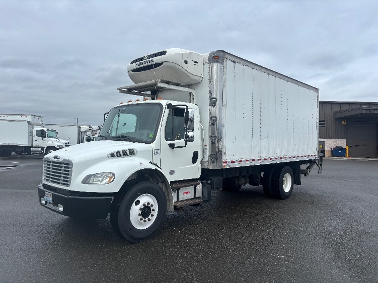 2018 Freightliner M2 106 in Everett, WA — photo 3