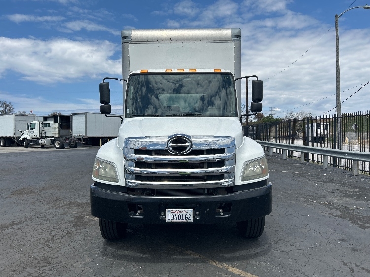 2018 Hino 268 in Torrance, CA — photo 2