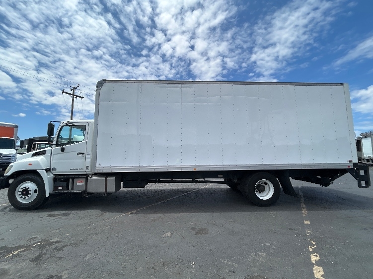 2018 Hino 268 in Torrance, CA — photo 4