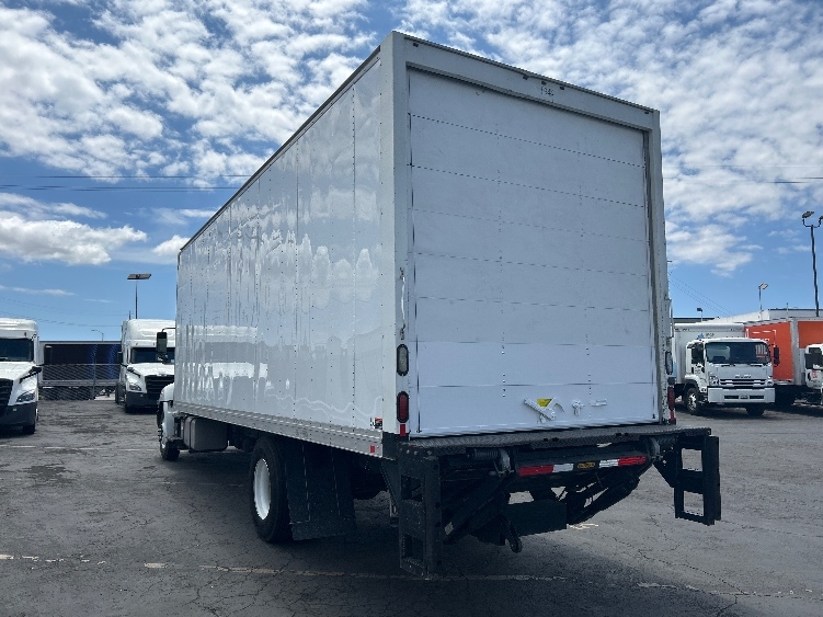 2018 Hino 268 in Torrance, CA — photo 6