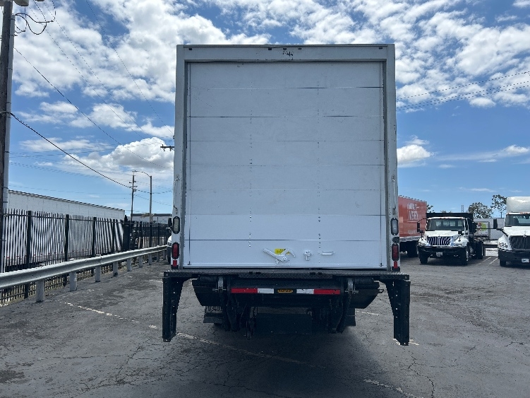 2018 Hino 268 in Torrance, CA — photo 7