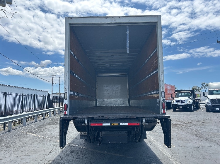 2018 Hino 268 in Torrance, CA — photo 8