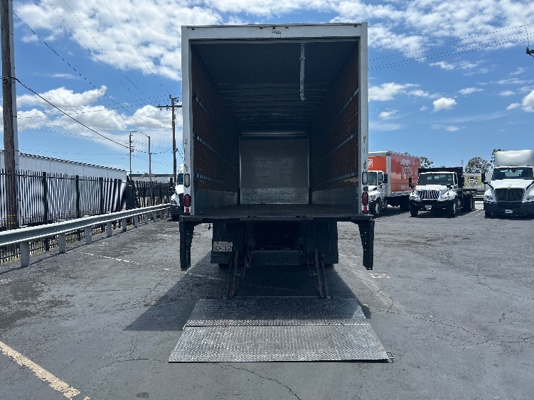 2018 Hino 268 in Torrance, CA — photo 9