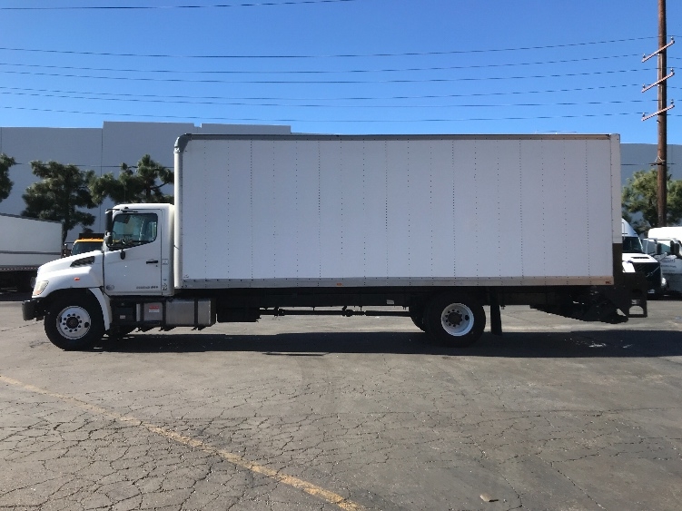 2018 Hino 268 in Fontana, CA — photo 4