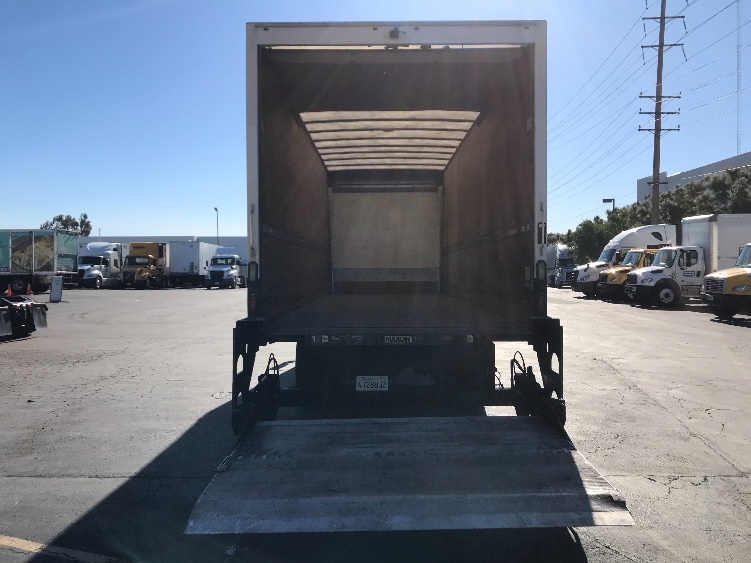 2018 Hino 268 in Fontana, CA — photo 9