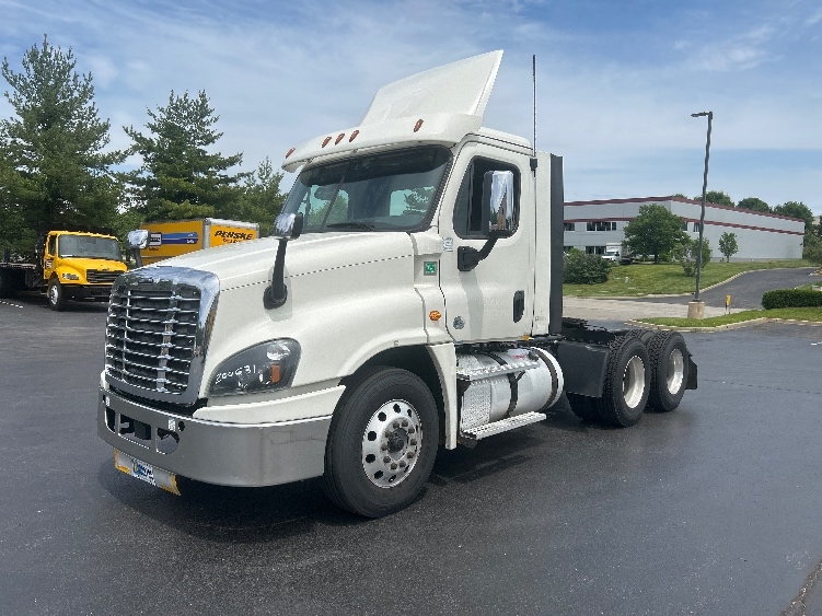 2018 Freightliner Cascadia in Louisville, KY — photo 3