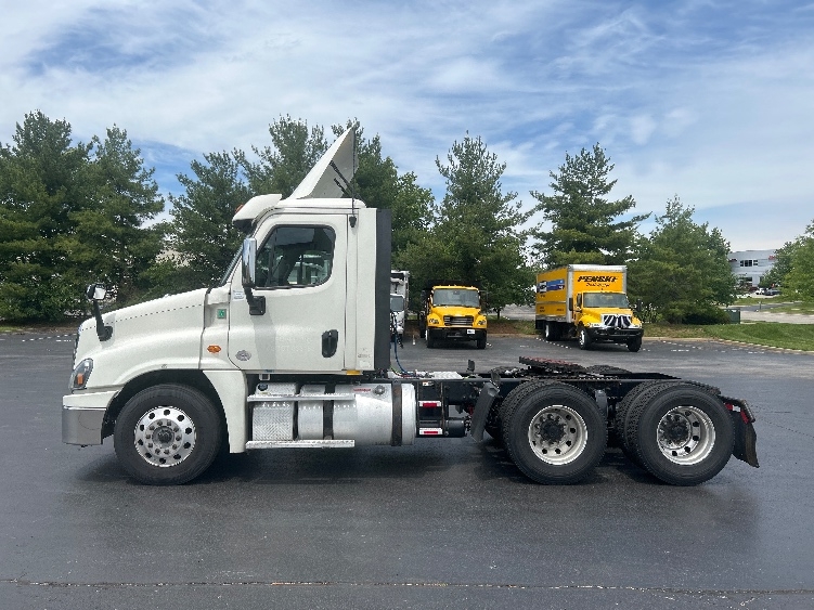 2018 Freightliner Cascadia in Louisville, KY — photo 4