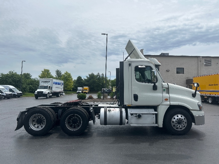 2018 Freightliner Cascadia in Louisville, KY — photo 8