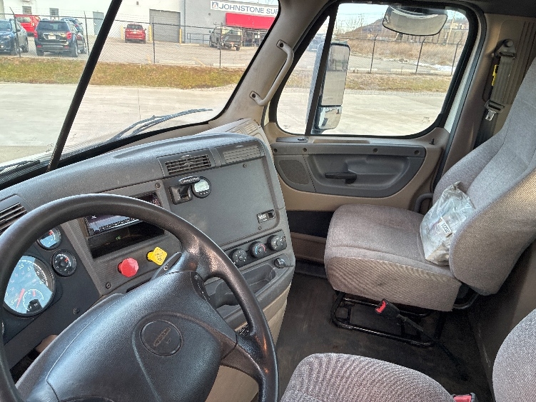 2018 Freightliner Cascadia in Parkersburg, WV — photo 10