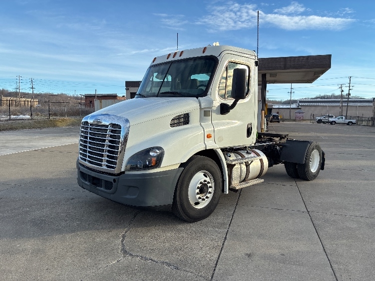2018 Freightliner Cascadia in Parkersburg, WV — photo 3
