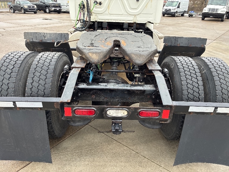 2018 Freightliner Cascadia in Parkersburg, WV — photo 6