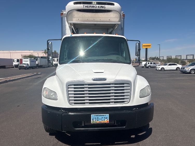2018 Freightliner M2 106 in Phoenix, AZ — photo 2
