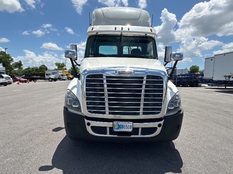 2018 Freightliner in Tampa, FL — photo 2