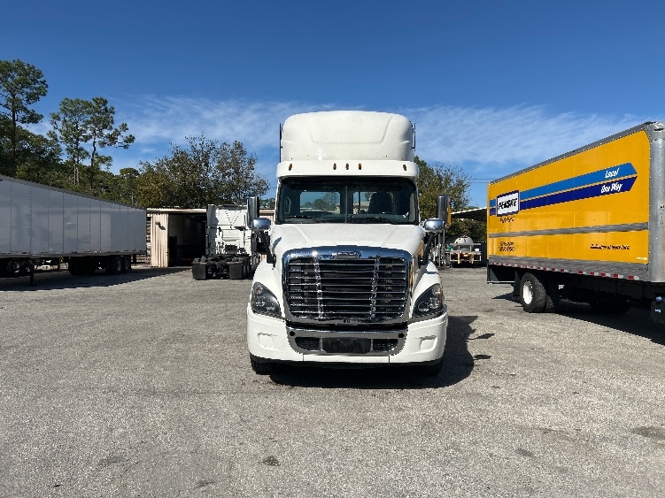 2018 Freightliner in Ocala, FL — photo 2