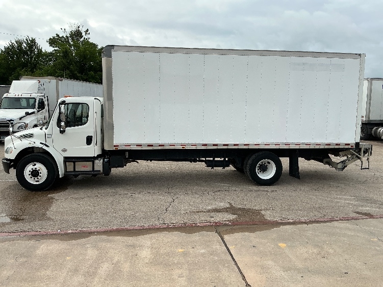 2018 Freightliner eM2 in Dallas, TX — photo 4
