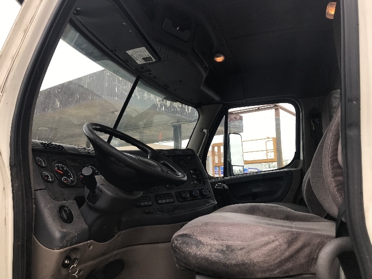 2018 Freightliner Cascadia in Baltimore, MD — photo 10