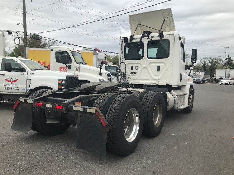 2018 Freightliner Cascadia in Baltimore, MD — photo 7