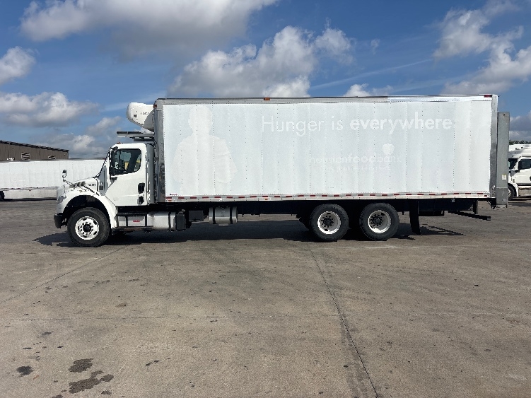 2019 Freightliner M2 106 in Houston, TX — photo 4