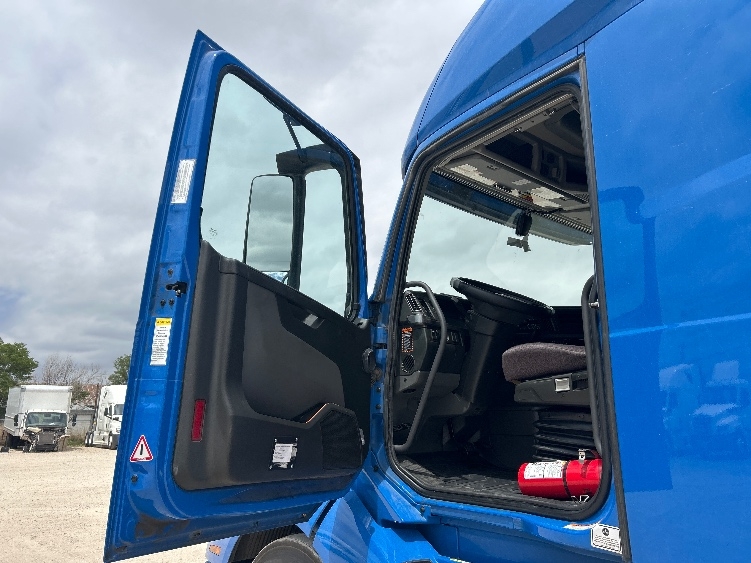 2024 Volvo VNL 760 in Amarillo, TX — photo 9
