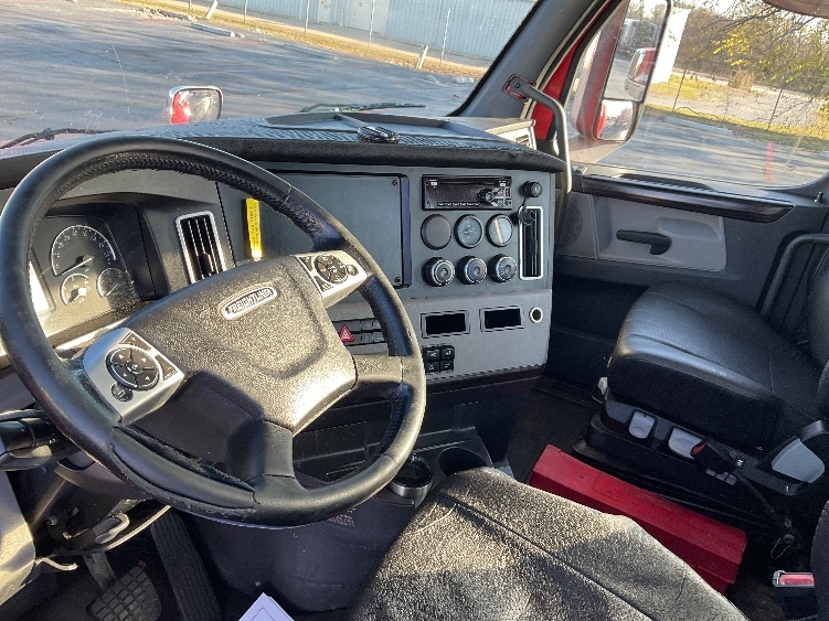 2019 Freightliner Cascadia in Oklahoma City, OK — photo 10