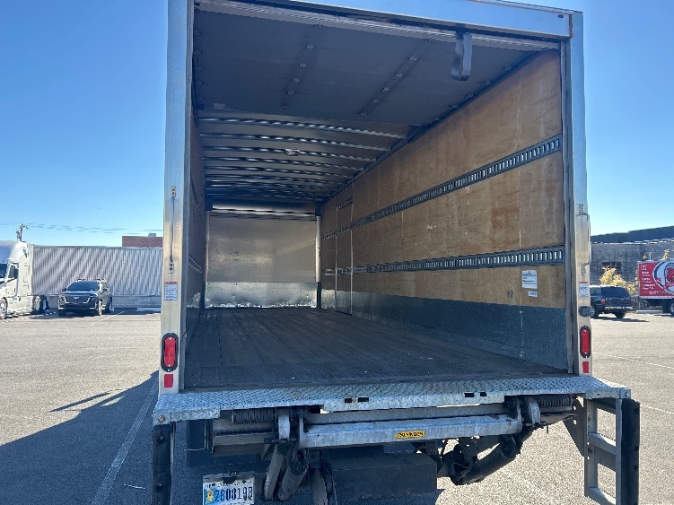 2019 Freightliner M2 106 in Philadelphia, PA — photo 8